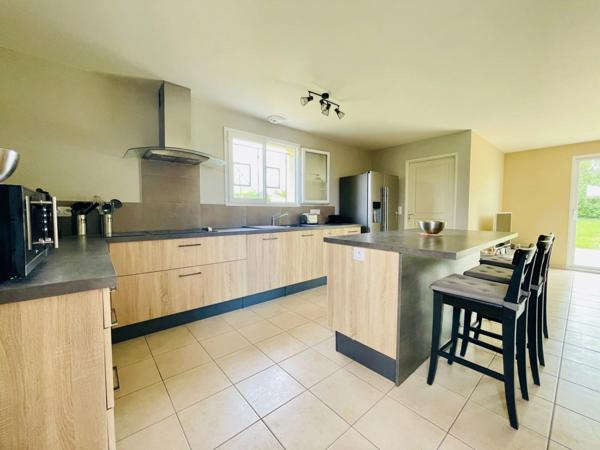 Maison de plain-pied - 3 chambres - 2 salles d'eau - Jardin clôturé