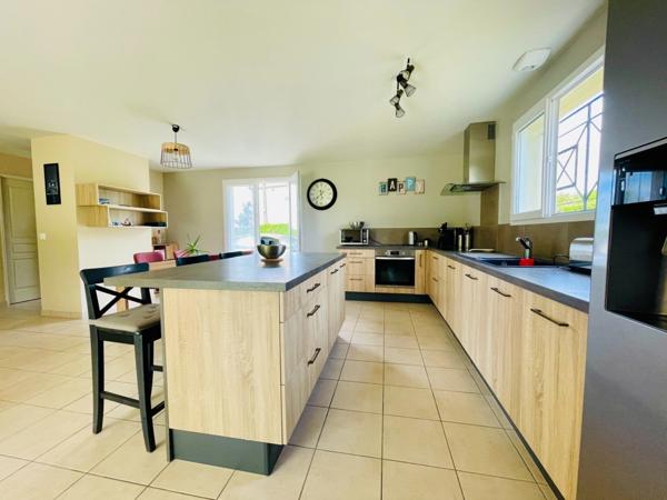 Maison de plain-pied - 3 chambres - 2 salles d'eau - Jardin clôturé