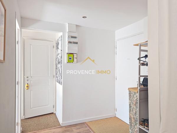 Salon-de-Provence (13300) HYPER CENTRE SUPERBE T3 MEUBLÉ RÉNOVÉ