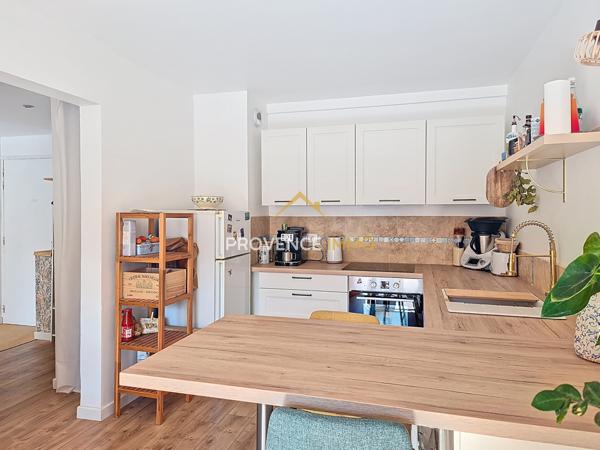 Salon-de-Provence (13300) HYPER CENTRE SUPERBE T3 MEUBLÉ RÉNOVÉ