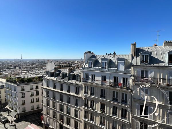 LES ABBESSES – STUDIO AVEC VUE EXCEPTIONNELLE SUR PARIS ET LA TOUR EIFFEL