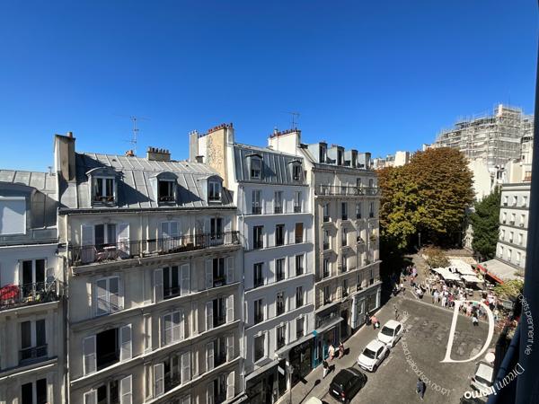 LES ABBESSES – STUDIO AVEC VUE EXCEPTIONNELLE SUR PARIS ET LA TOUR EIFFEL