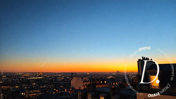 LES ABBESSES – STUDIO AVEC VUE EXCEPTIONNELLE SUR PARIS ET LA TOUR EIFFEL
