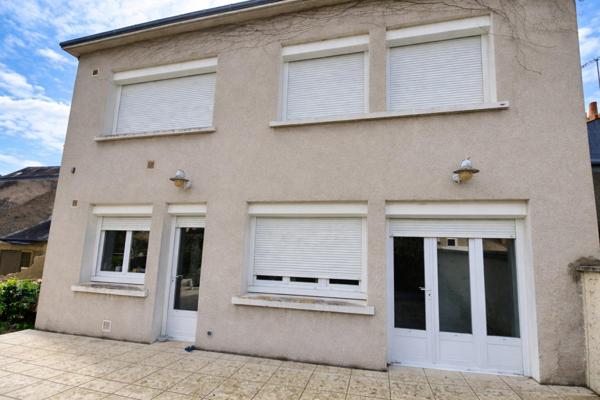 Maison de ville 150 m2 4 chambres + garage + parking + jardin