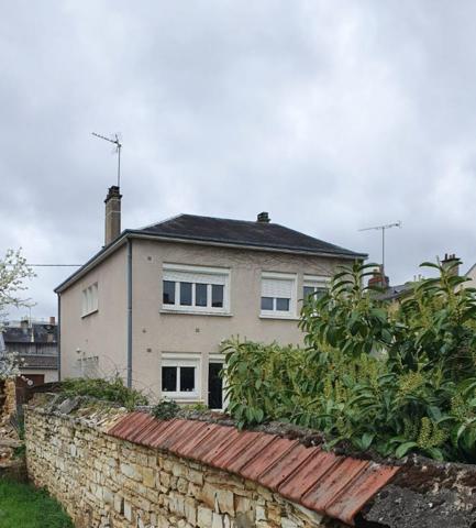 Maison de ville 150 m2 4 chambres + garage + parking + jardin