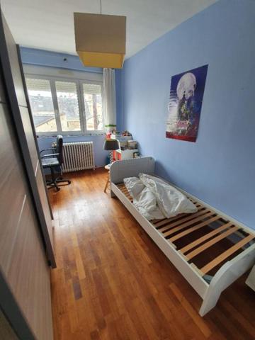Maison de ville 150 m2 4 chambres + garage + parking + jardin