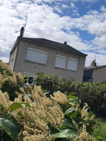 Maison de ville 150 m2 4 chambres + garage + parking + jardin