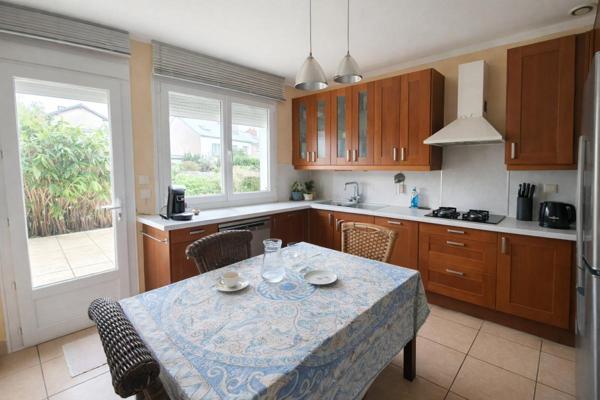 Maison de ville 150 m2 4 chambres + garage + parking + jardin