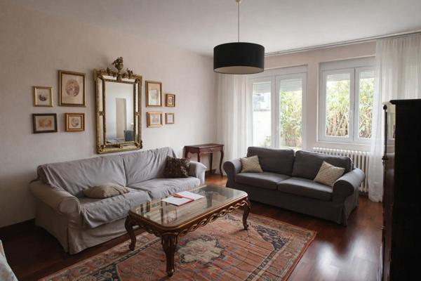 Maison de ville 150 m2 4 chambres + garage + parking + jardin