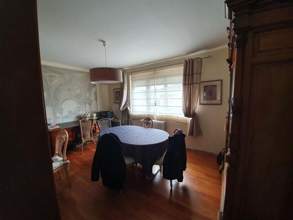 Maison de ville 150 m2 4 chambres + garage + parking + jardin