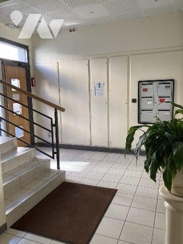 Appartement en centre ville avec ascenseur, terrasse garage et cave