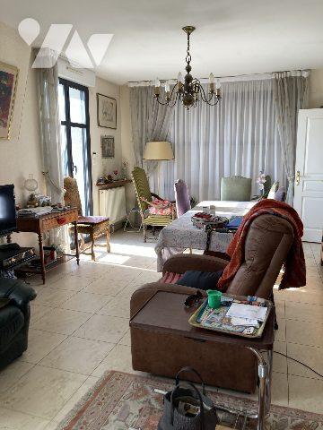 Appartement en centre ville avec ascenseur, terrasse garage et cave