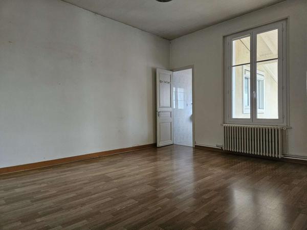 EXCLUSIVITE AGEN (47) - IMMEUBLE DE RAPPORT - 220M² - 3 APPARTEMENTS T3 - 3 GARAGES - CENTRE VILLE