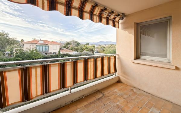Appartement à vendre    2 pièces • 25 m2 Antibes