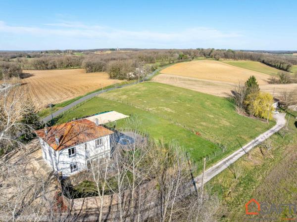 Grande maison rénovée en campagne, terrain et piscine
