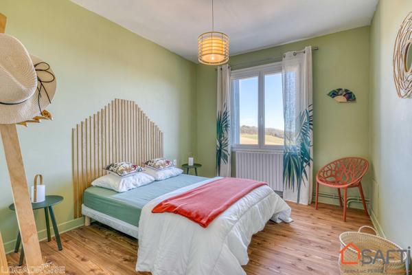 Grande maison rénovée en campagne, terrain et piscine