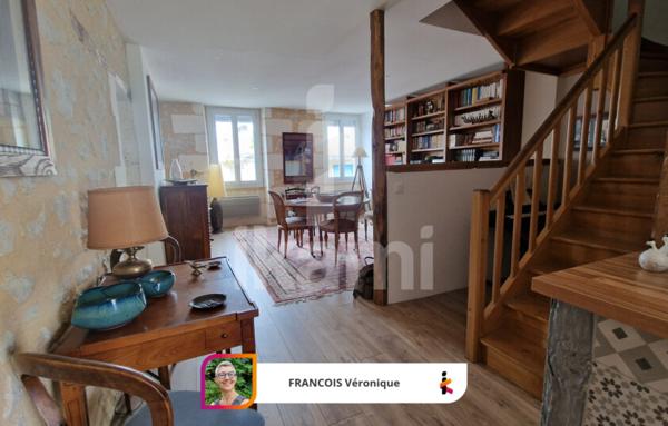 Une Maison de Ville en Pierre, Élégamment Restaurée