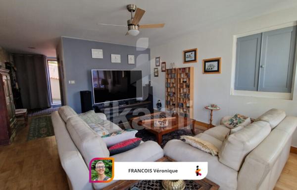 Une Maison de Ville en Pierre, Élégamment Restaurée