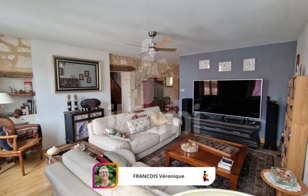 Une Maison de Ville en Pierre, Élégamment Restaurée