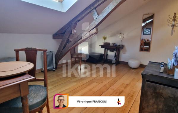 Une Maison de Ville en Pierre, Élégamment Restaurée