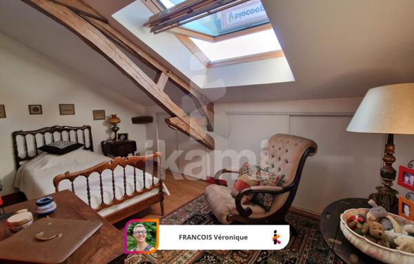 Une Maison de Ville en Pierre, Élégamment Restaurée