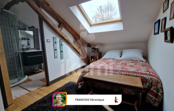 Une Maison de Ville en Pierre, Élégamment Restaurée