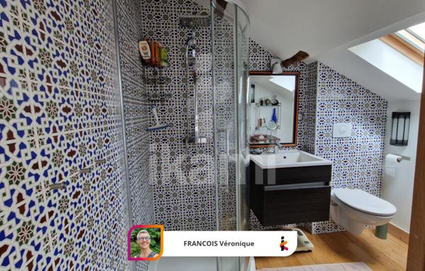 Une Maison de Ville en Pierre, Élégamment Restaurée