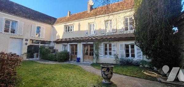 A 15 mn de Magny en Vexin, maison charme 8 pp, 220m2,  village avec commerces et écoles,