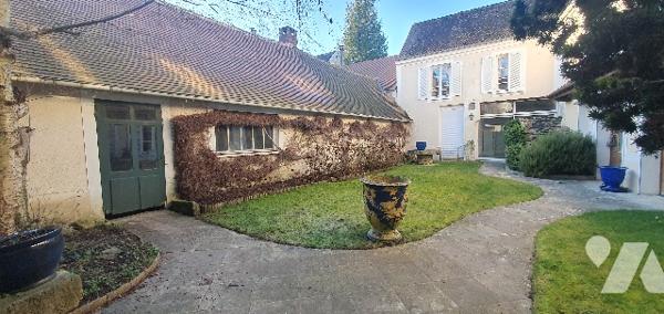 A 15 mn de Magny en Vexin, maison charme 8 pp, 220m2,  village avec commerces et écoles,