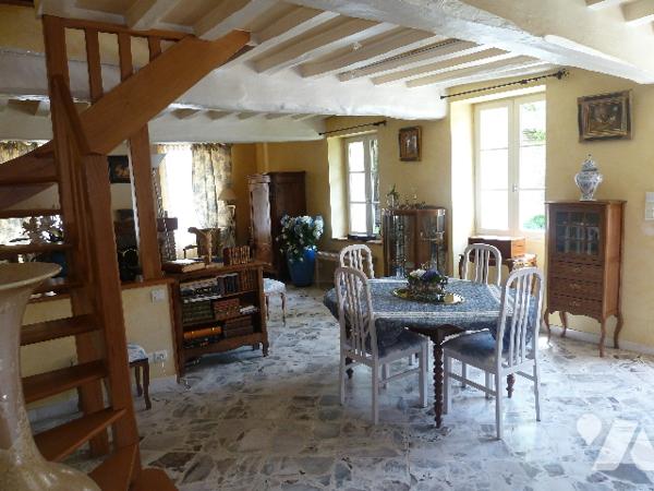 A 15 mn de Magny en Vexin, maison charme 8 pp, 220m2,  village avec commerces et écoles,