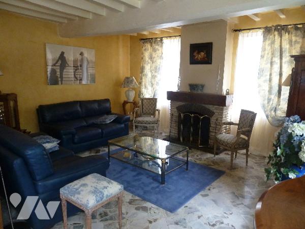 A 15 mn de Magny en Vexin, maison charme 8 pp, 220m2,  village avec commerces et écoles,