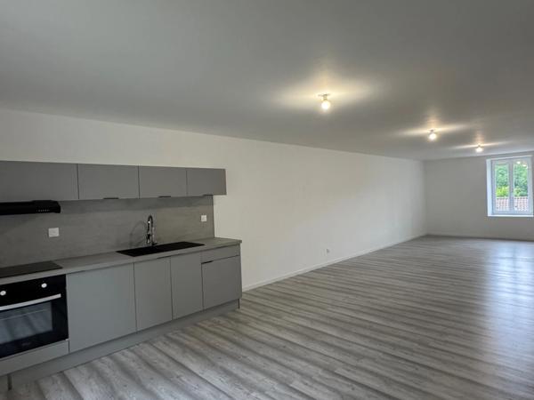 MAISON EN PIERRES RÉNOVÉE AVEC VASTE GARAGE