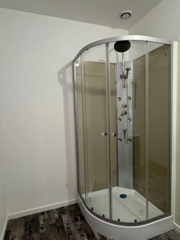 MAISON EN PIERRES RÉNOVÉE AVEC VASTE GARAGE