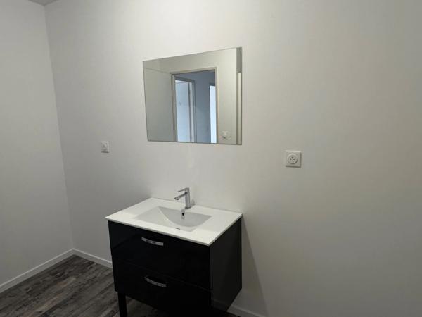 MAISON EN PIERRES RÉNOVÉE AVEC VASTE GARAGE