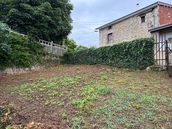 MAISON EN PIERRES RÉNOVÉE AVEC VASTE GARAGE