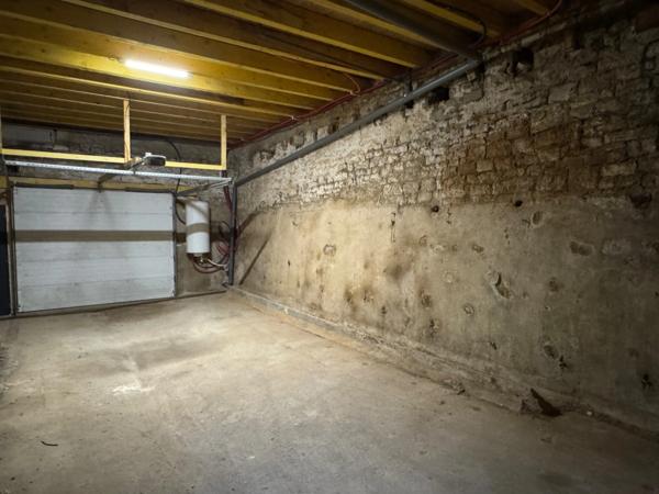 MAISON EN PIERRES RÉNOVÉE AVEC VASTE GARAGE