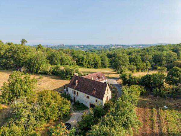 Maison ancienne - Gourdon SECTEUR GOURDON - Spacieuse Propriété en pierre au calme sur 5ha46 de belle nature