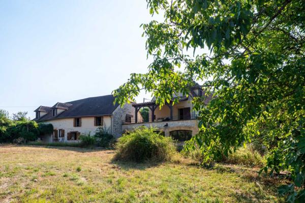 Maison ancienne - Gourdon SECTEUR GOURDON - Spacieuse Propriété en pierre au calme sur 5ha46 de belle nature