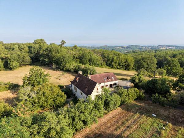 Maison ancienne - Gourdon SECTEUR GOURDON - Spacieuse Propriété en pierre au calme sur 5ha46 de belle nature