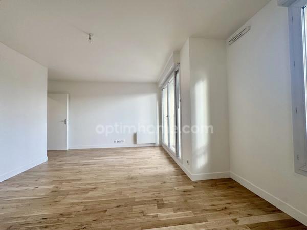 Appartement 3 pièces traversant avec balcon et double emplacement parking