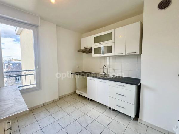 Appartement 3 pièces traversant avec balcon et double emplacement parking