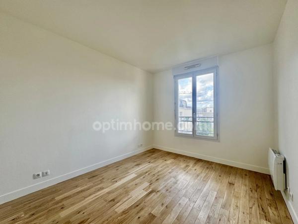 Appartement 3 pièces traversant avec balcon et double emplacement parking