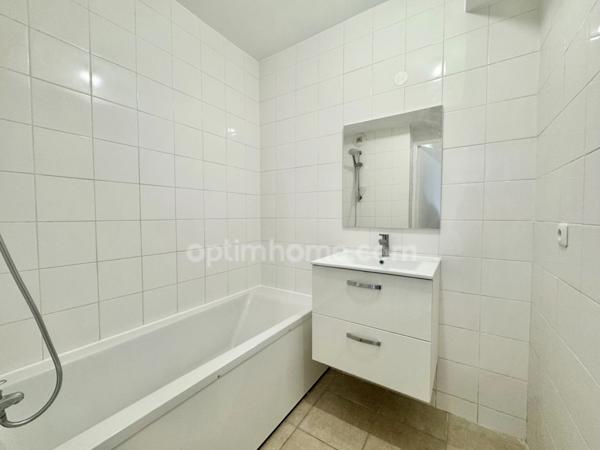 Appartement 3 pièces traversant avec balcon et double emplacement parking