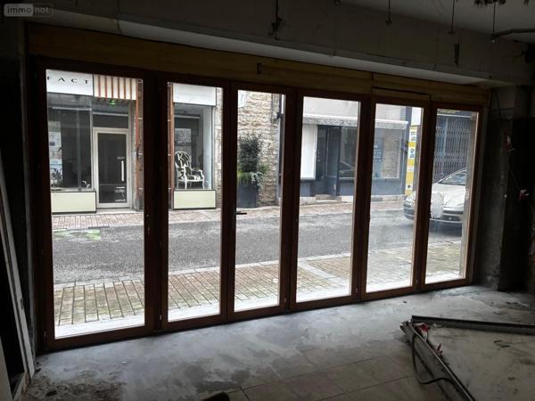 Murs commerciaux à vendre à Bourg-en-Bresse dans l'Ain (01000), ref :