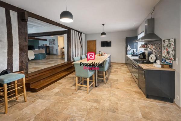 Propriété en pierre 273m² - Piscine chauffée - Atelier - 4,7 ha