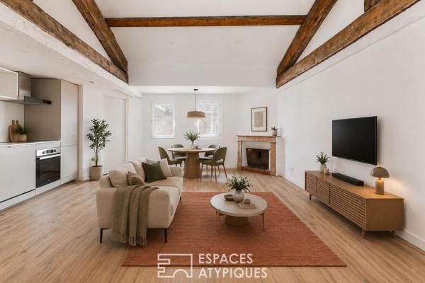 Appartement rénové au dernier étage au coeur des Carmes