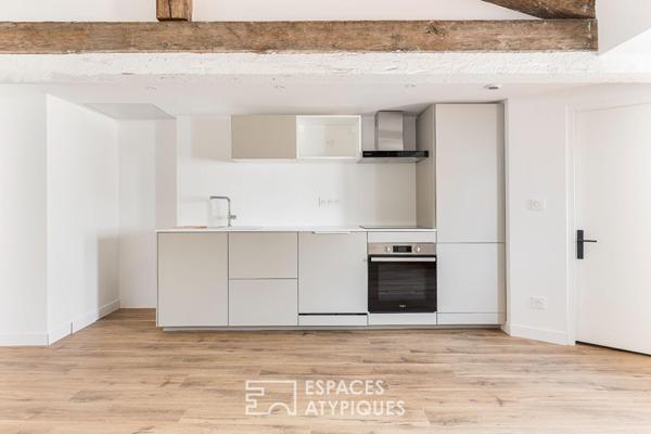 Appartement rénové au dernier étage au coeur des Carmes