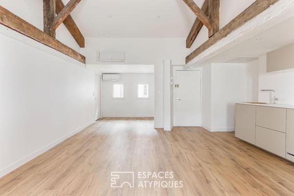 Appartement rénové au dernier étage au coeur des Carmes
