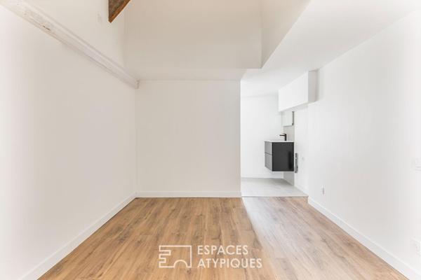 Appartement rénové au dernier étage au coeur des Carmes