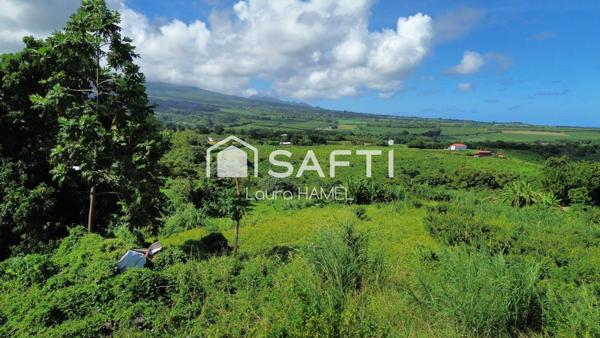 Grand terrain constructible, une vue mer, quartier Bon Repos.